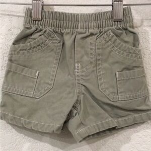 💥 $5 if bundled GAP 0 - 3 Months Olive Green Shorts Elastic Waist Good Condition